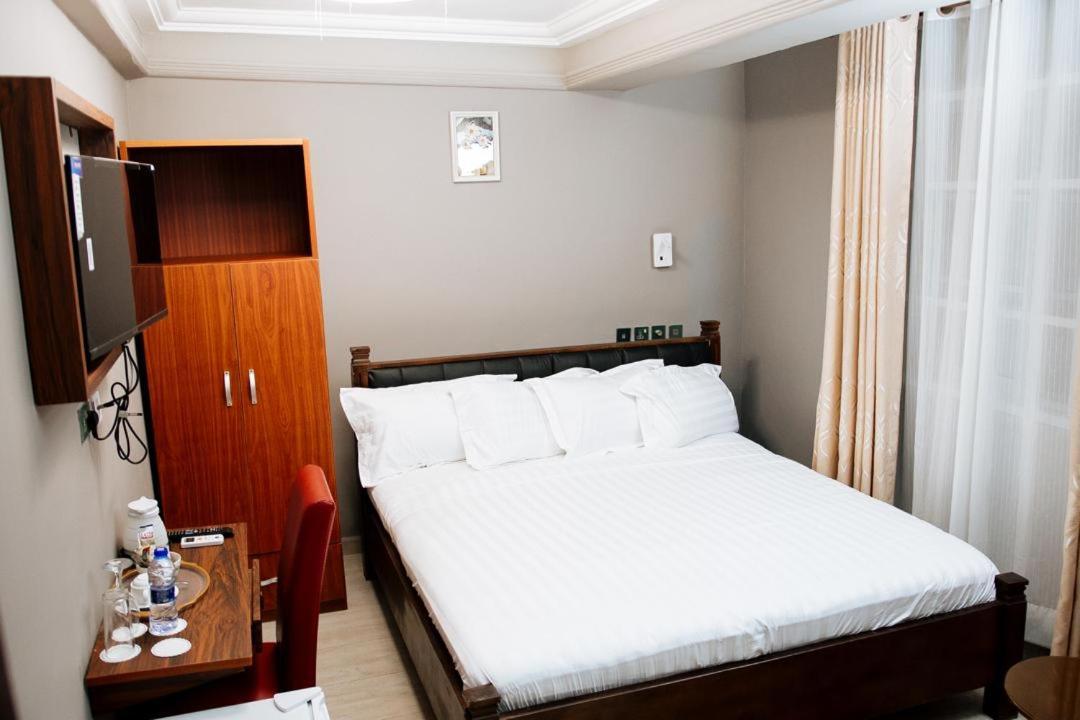 Ocean6 Hotell Kokrobite Exteriör bild